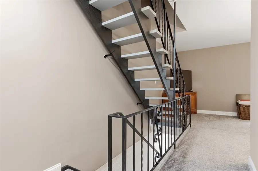 201 Woodbridge Dr, Pittsburgh, PA 15237 - #3