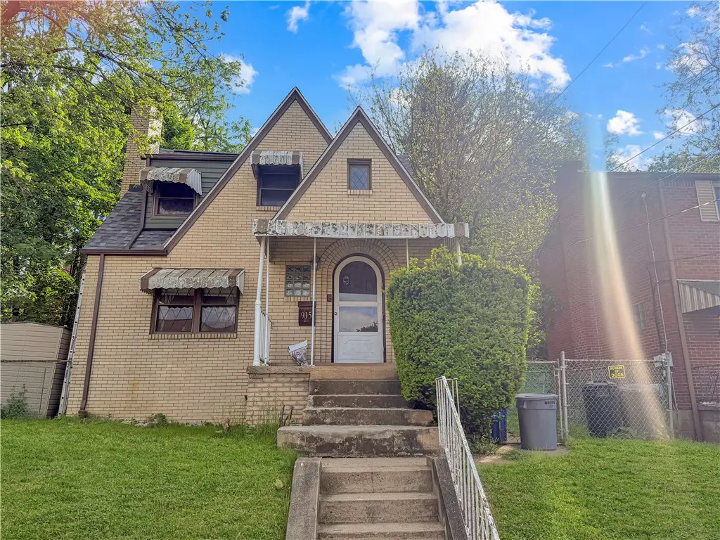 915 Liberty St, Stowe, PA 15136 - #1