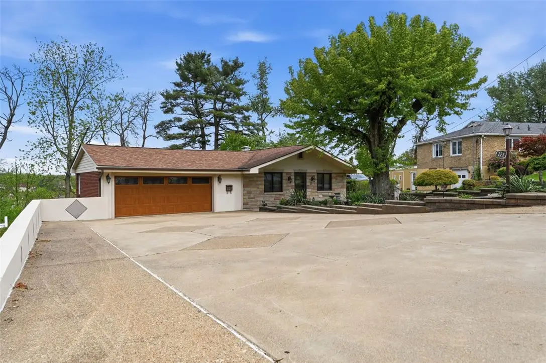 226 Williamsburg Dr, Monroeville, PA 15146 - #1