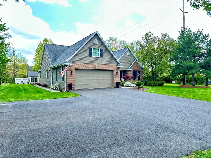 254 W Parkside Dr, New Castle, PA 16105 - #2