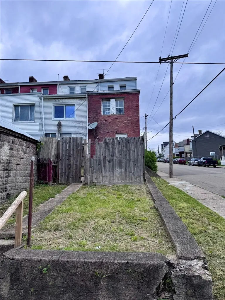 102 Jucunda St, Pittsburgh, PA 15210 - #3