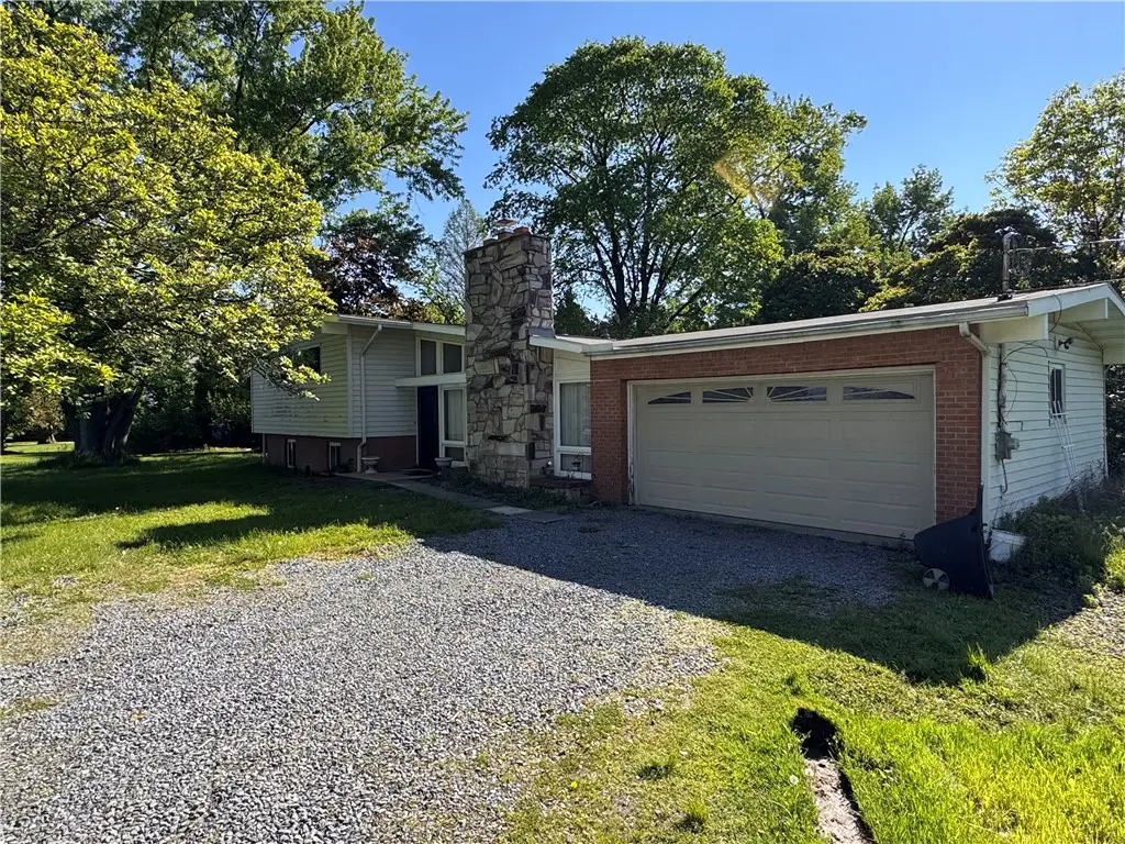 2302 Middle Rd, Glenshaw, PA 15116 - #1