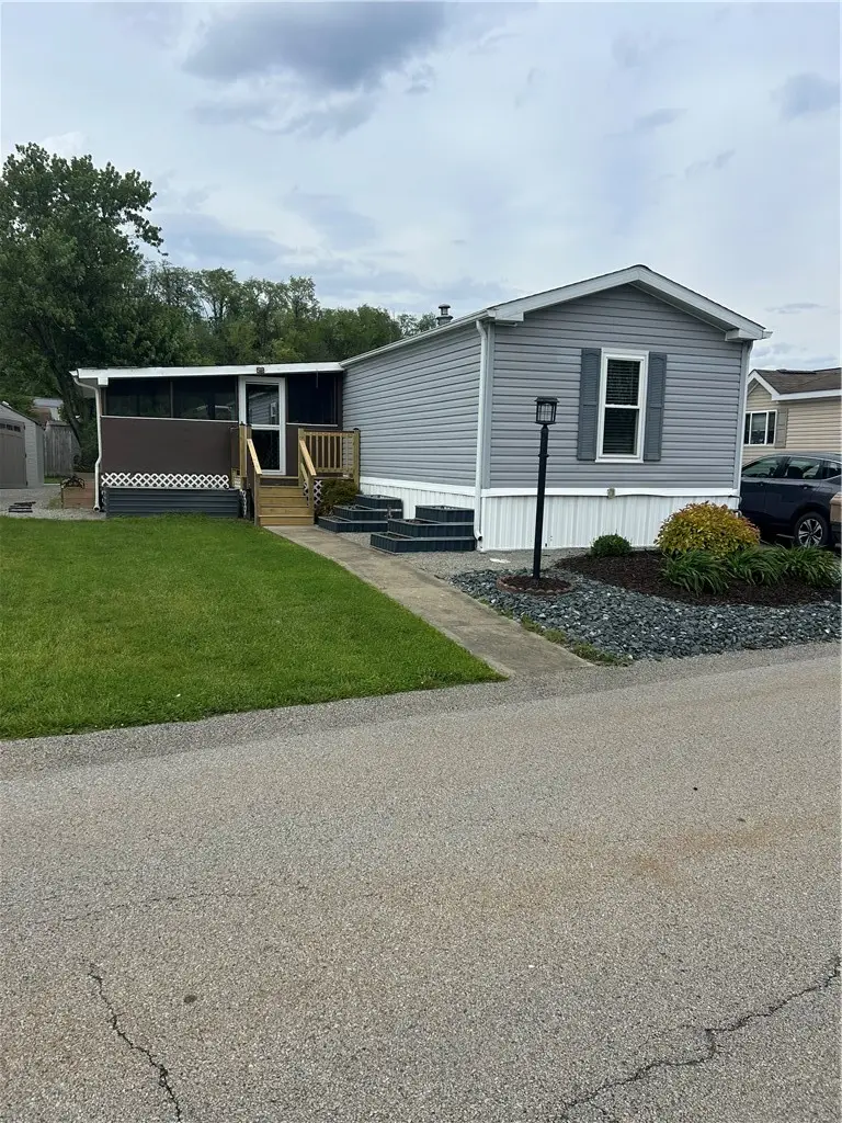 28 Hilltop Dr, Finleyville, PA 15332 - #2