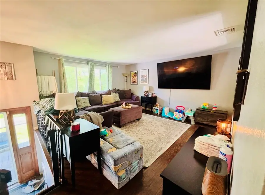 87 Mcmichael Rd, Carnegie, PA 15106 - #2