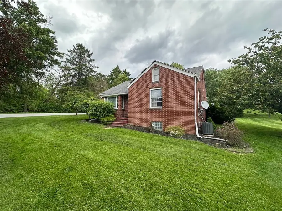 904 Sandalwood Dr, Greensburg, PA 15601 - #3