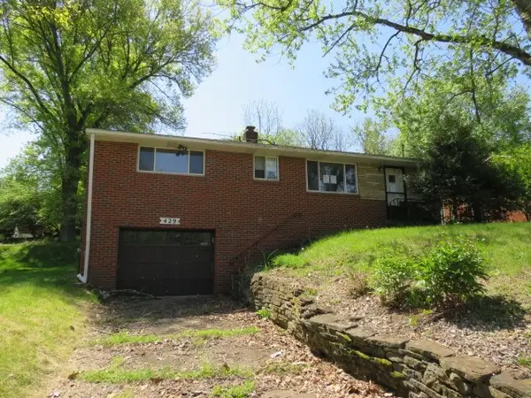 429 Woodrift Ln, Pittsburgh, PA 15236