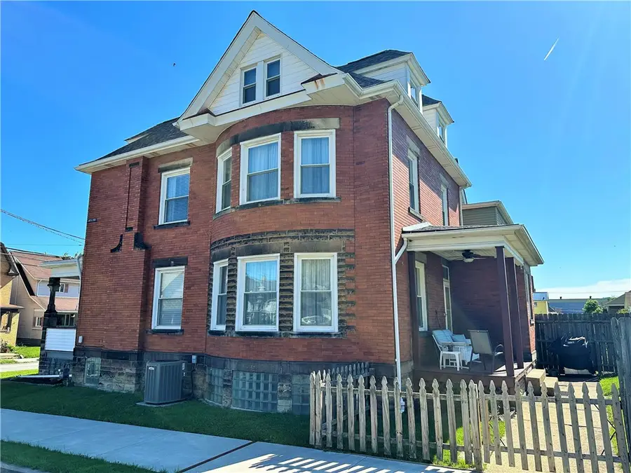 425 Wayne Ave, Ellwood City, PA 16117 - #3
