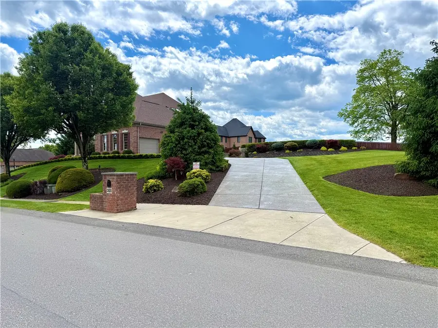 300 Pine Valley Dr, Bridgeville, PA 15017 - #3
