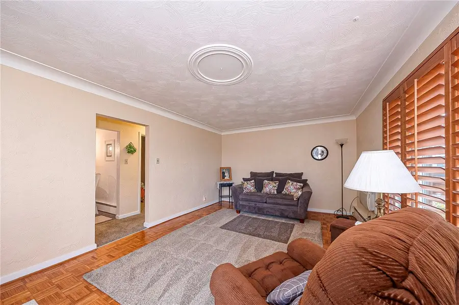 253 Willow Dr, Monroeville, PA 15146 - #2