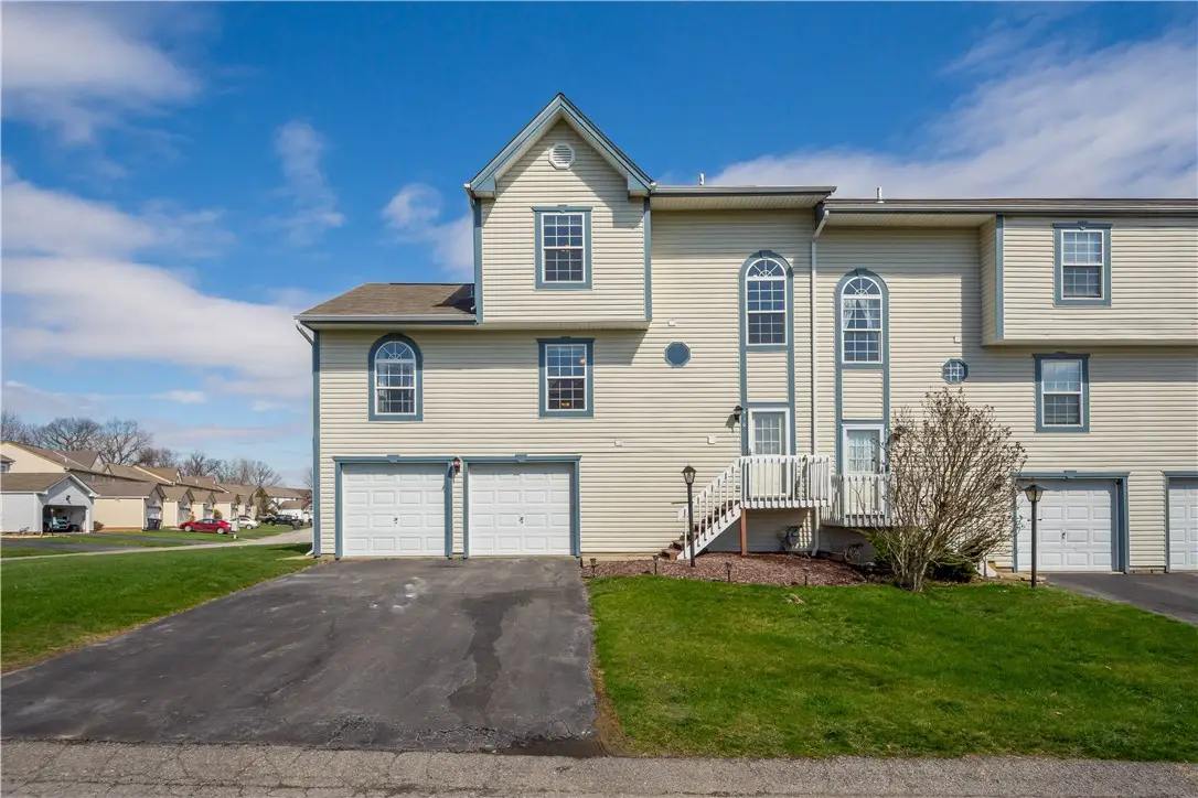 410 Suncrest Dr, Cranberry, PA 16066 - #1