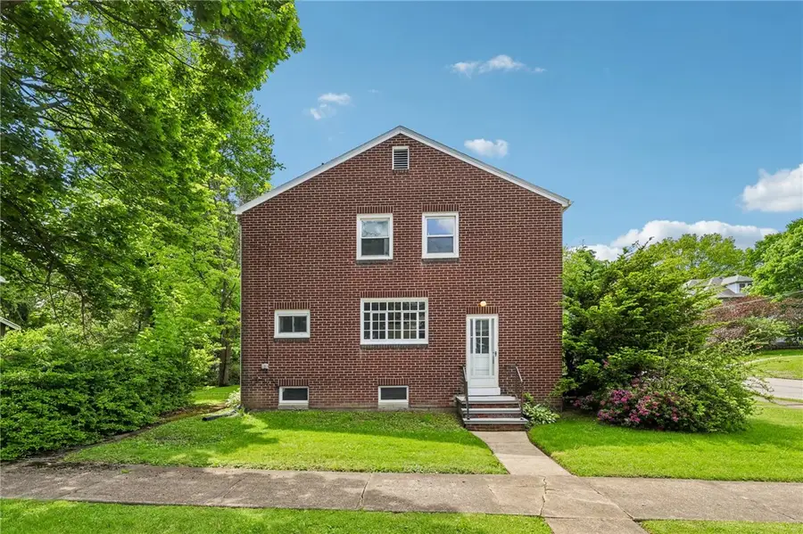 1316 Albert St, New Castle, PA 16105 - #3