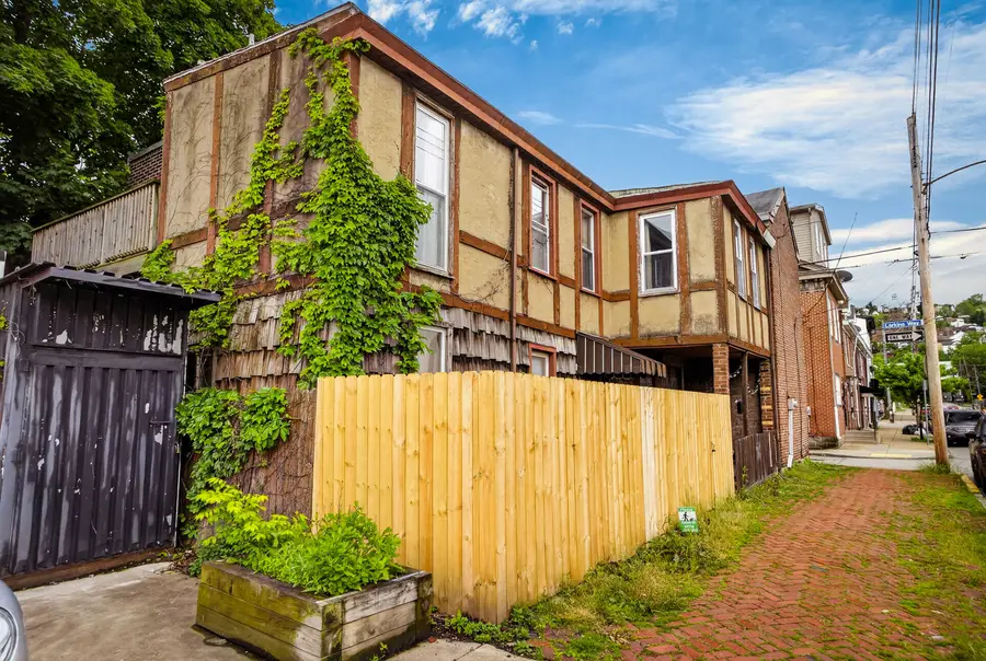 2301 Larkins Way, Pittsburgh, PA 15203 - #2