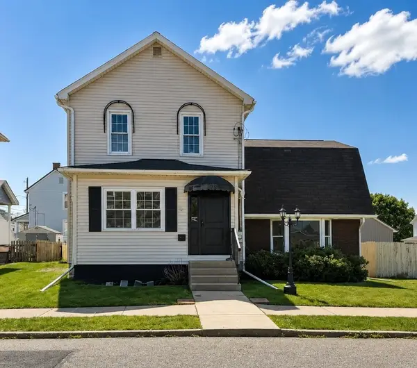 213 College St, Ellwood City, PA 16117