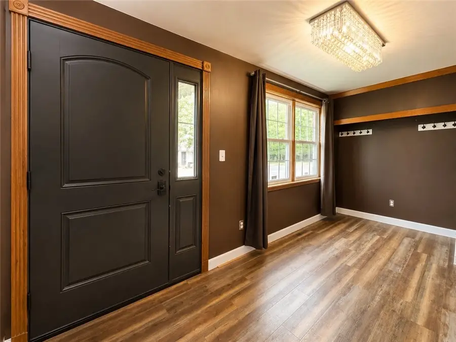 213 College St, Ellwood City, PA 16117 - #2