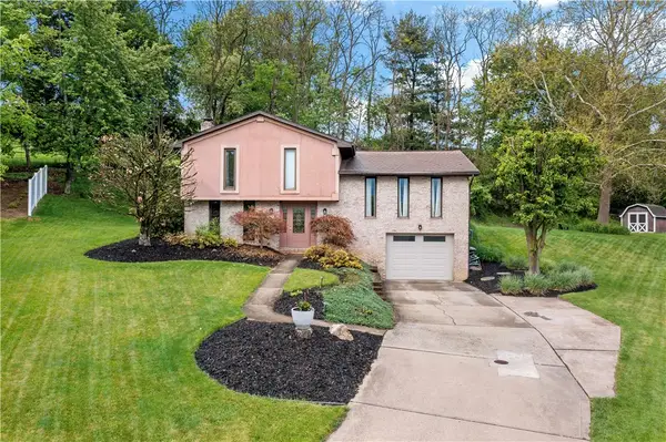 31 Farmcrest Dr, Cecil, PA 15321