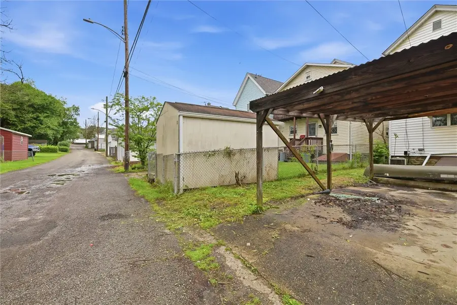 180 Franklin Ave, Vandergrift, PA 15690 - #3