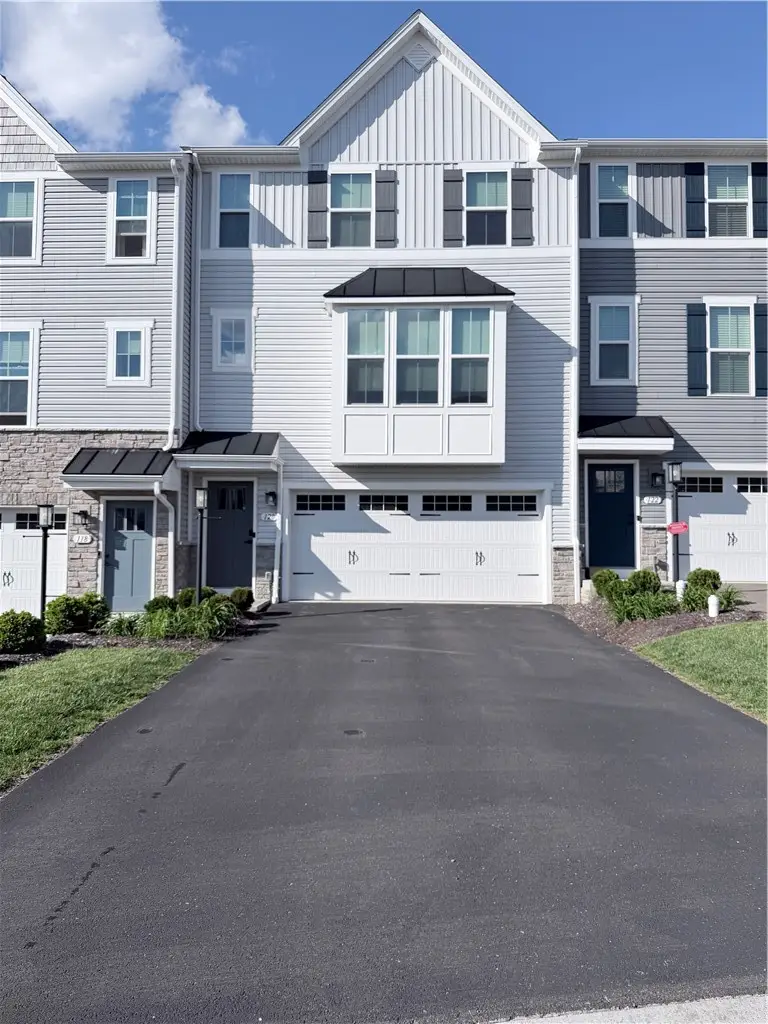 120 Crown St, Stowe, PA 15136 - #2