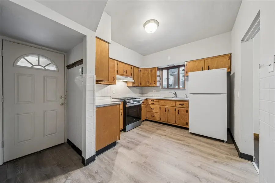 620 Broadway Ave, McKees Rocks, PA 15136 - #2