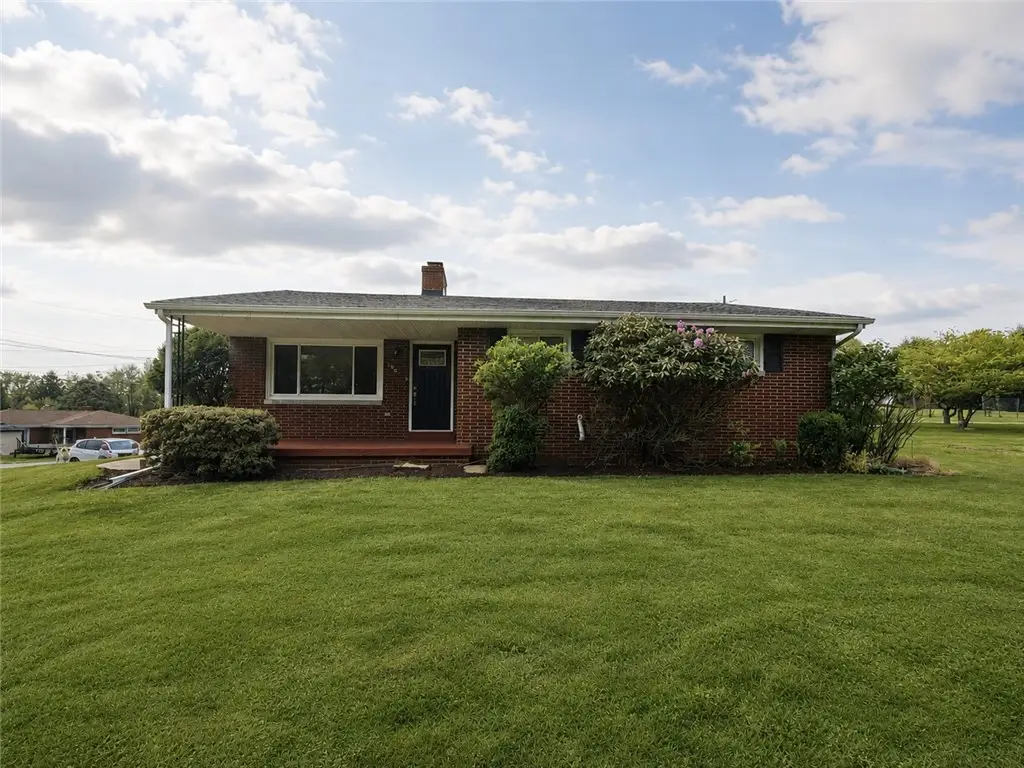 190 Oak Manor Dr, Natrona Heights, PA 15065 - #1