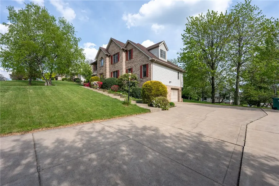 307 Marigold Dr, Greensburg, PA 15601 - #3