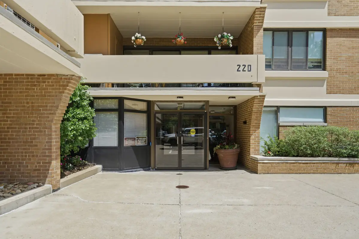 220 N Dithridge Street #606, Pittsburgh, PA 15213 - #1