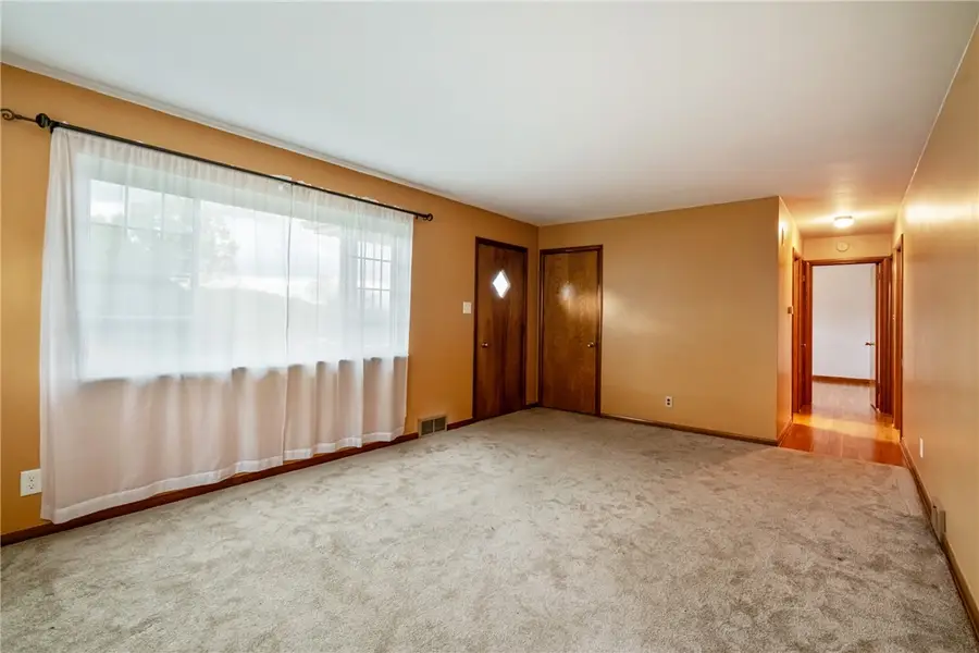 124 Clover Dr, Monaca, PA 15061 - #3