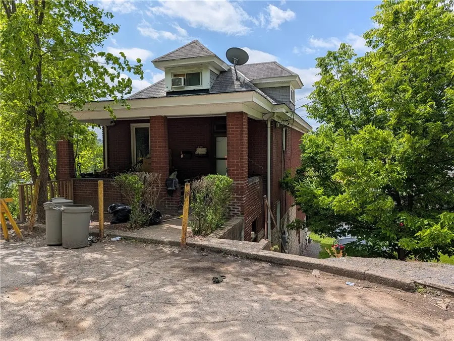 825 Benwood Ave, McKees Rocks, PA 15136 - #2