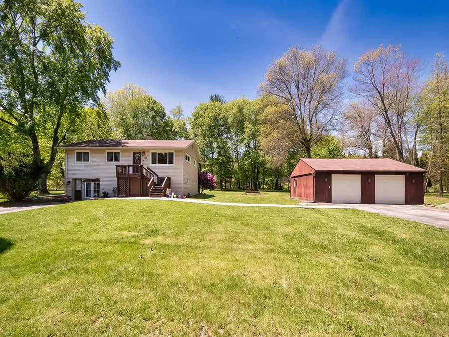 104 Lakewood Dr, Ellwood City, PA 16117 - #2
