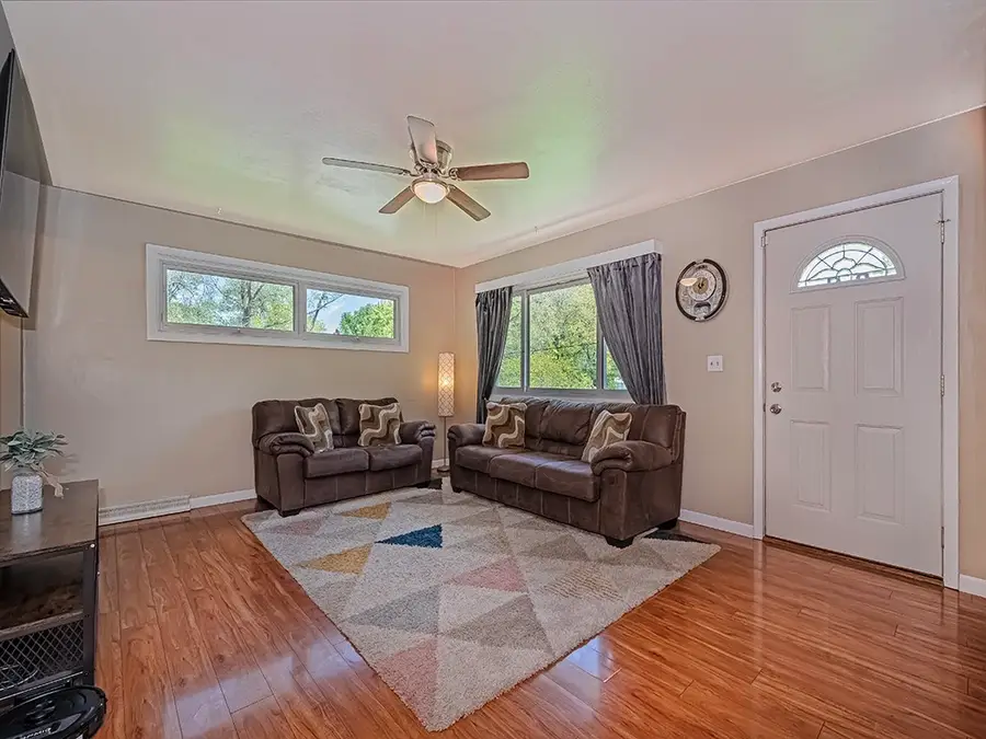 104 Lakewood Dr, Ellwood City, PA 16117 - #3
