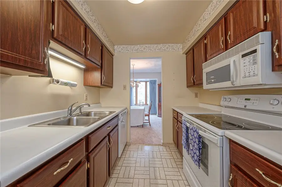 352 Hawthorn Ct, Pittsburgh, PA 15237 - #3