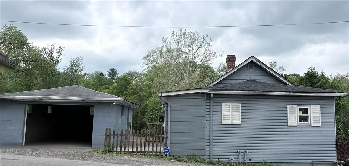 320 Beallsville Rd, Bentleyville, PA 15314 - #1