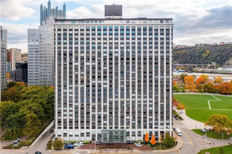 320 Fort Duquesne Blvd #4G, Pittsburgh, PA 15222 - #1