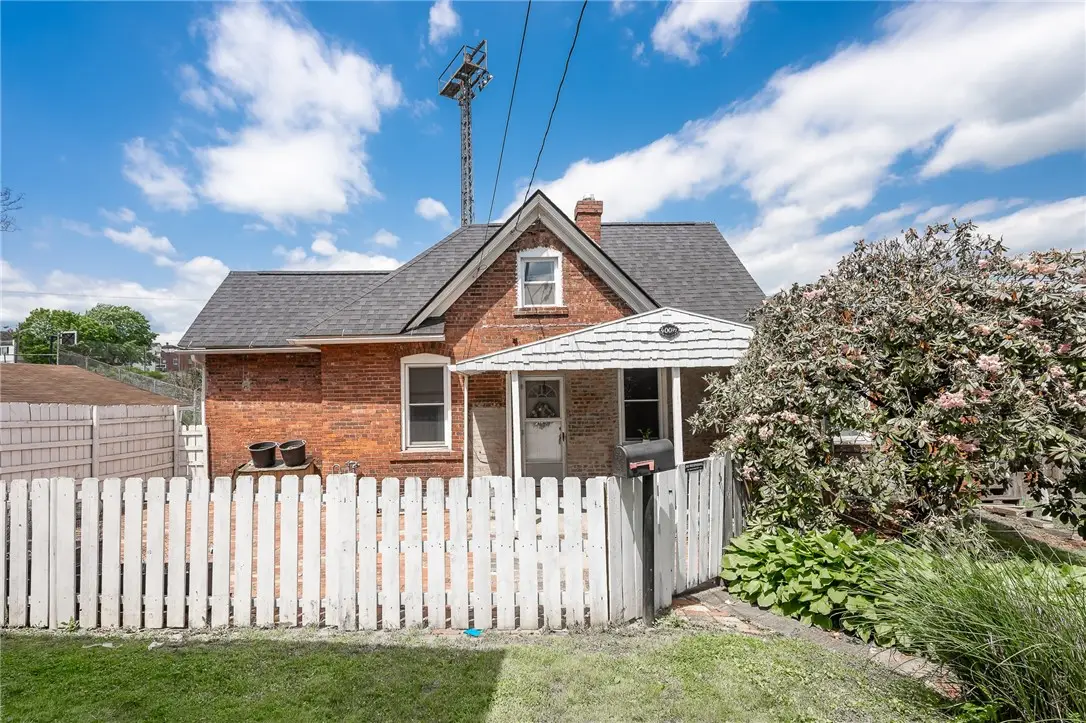 400 1/2 Jackson Ave, Vandergrift, PA 15690 - #1