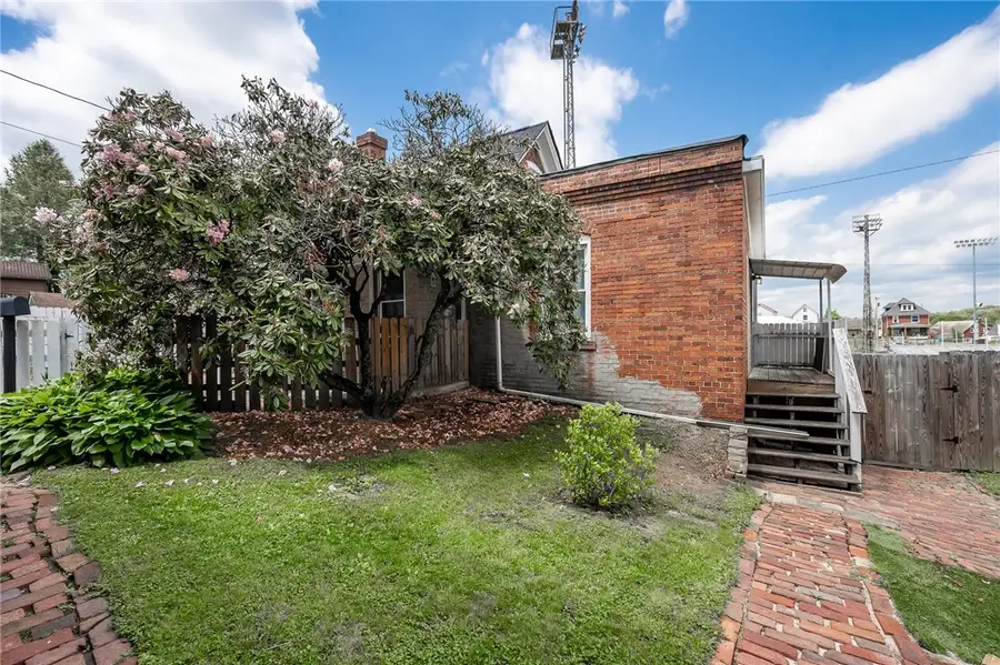 400 1/2 Jackson Ave, Vandergrift, PA 15690 - #2