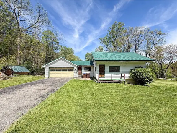 21199 Shore Dr, Meadville, PA 16335