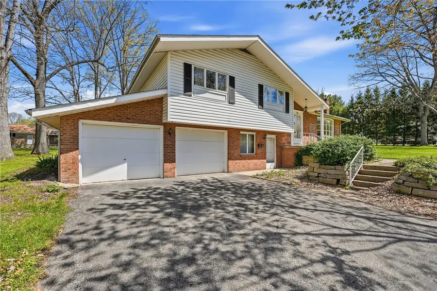 1908 Memorial Dr, Farrell, PA 16121 - #2