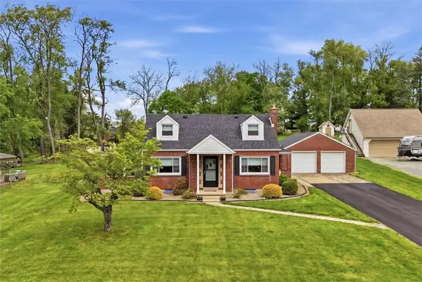 832 Rebecca St, Irwin, PA 15642