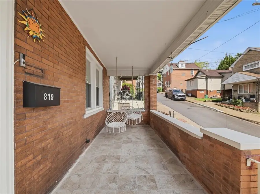 819 Kerr St, Ambridge, PA 15003 - #2