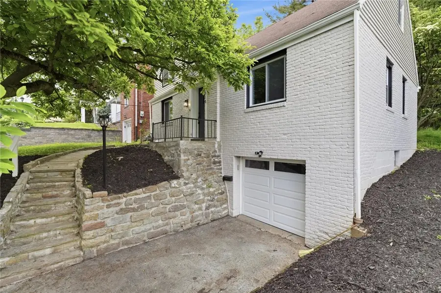 814 Fruithurst Dr, Pittsburgh, PA 15228 - #2
