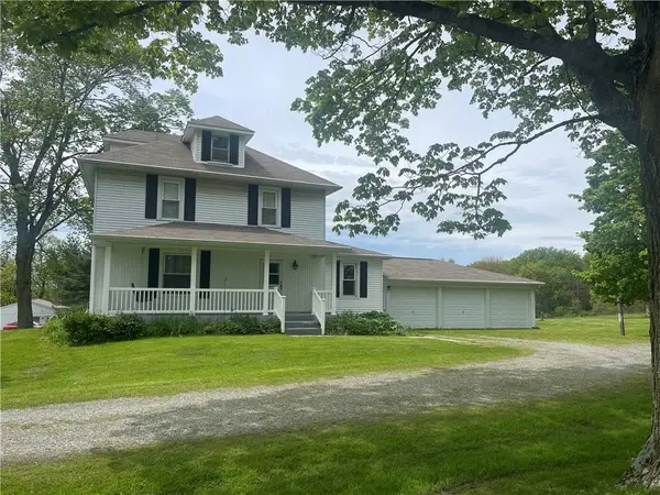 1055 E Lake Road, Transfer, PA 16154