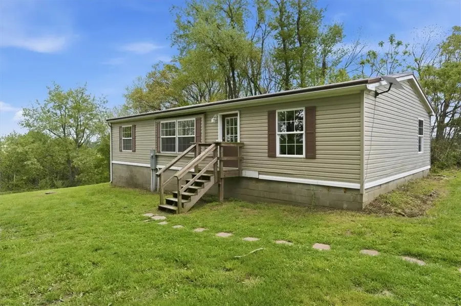 144 Circle Dr, Homer City, PA 15748 - #2