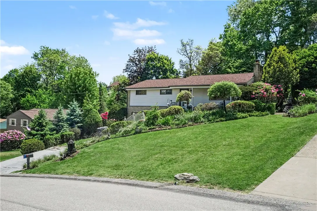 405 Peters Dr, Glenshaw, PA 15116 - #1