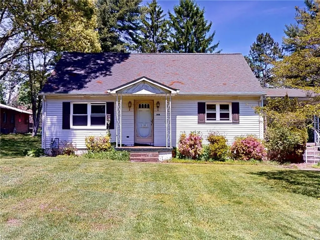 140 Evergreen Dr, Aliquippa, PA 15001 - #1