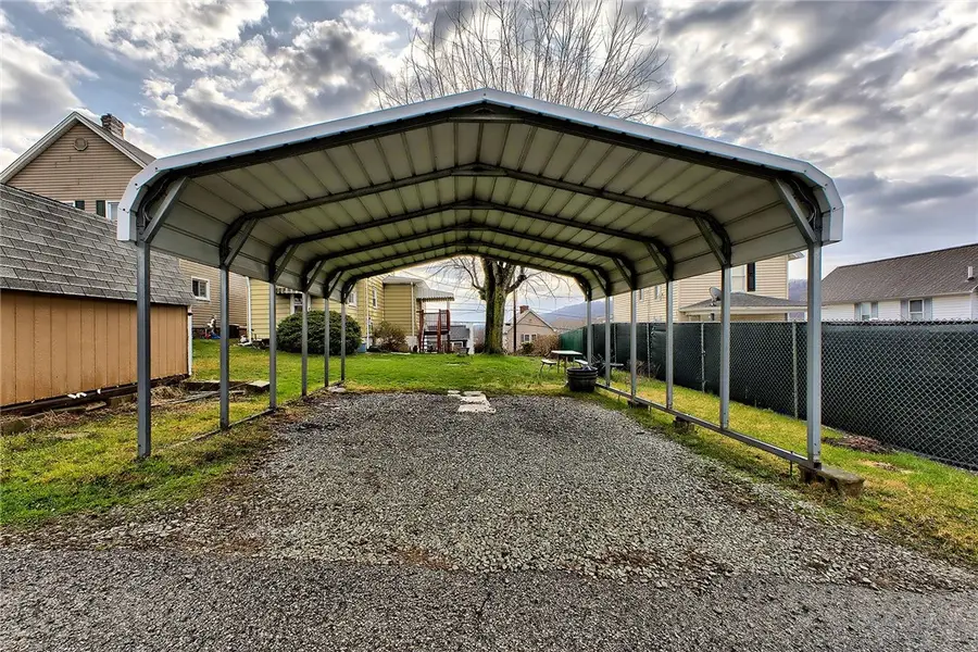 229 S 5th St, Youngwood, PA 15697 - #3