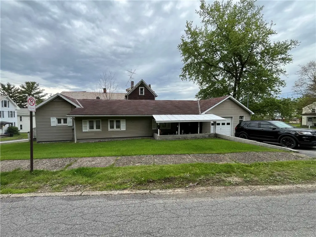 406 S Penn St, Punxsutawney, PA 15767 - #1