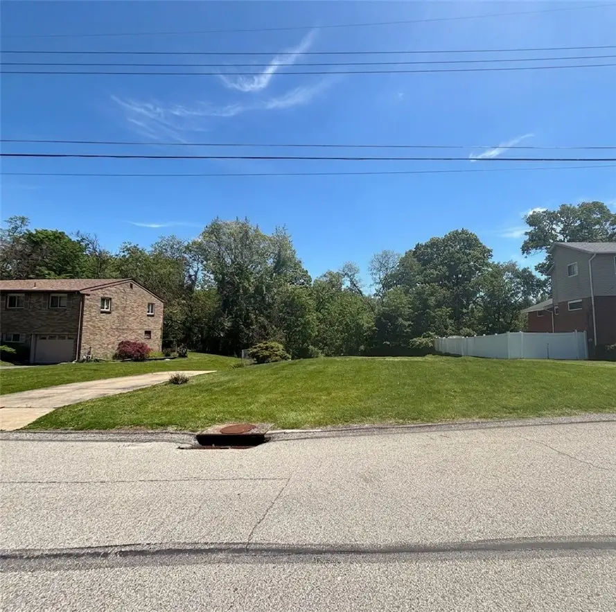 3301 Valewood Dr, Homestead, PA 15120 - #1