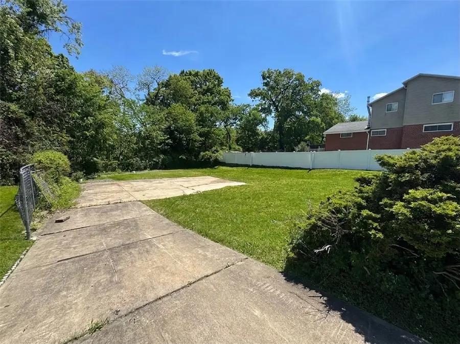 3301 Valewood Dr, Homestead, PA 15120 - #3