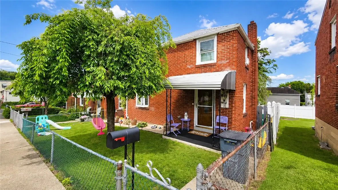 1139 W 11th St, Stowe, PA 15136 - #1