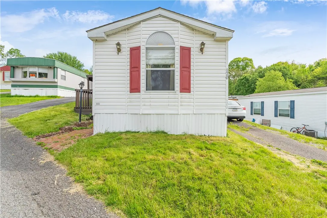 120 New Moon Dr, Oakdale, PA 15071 - #1