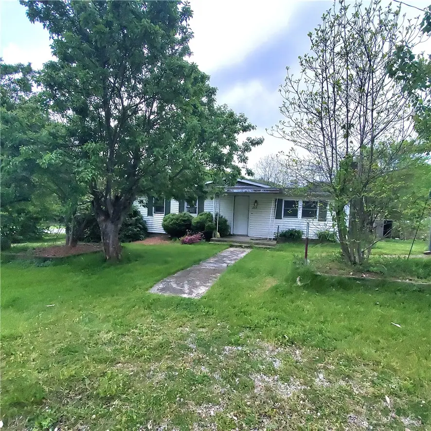 203 Rock Ave, Beaver Falls, PA 15010 - #1